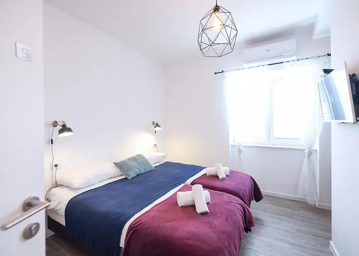 Lopwi Old Town Ground Floor 3* Zára
