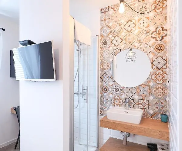 Lopwi Old Town Ground Floor Pensionat 3*