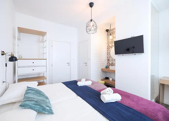 Lopwi Old Town Ground Floor Pensionat 3*