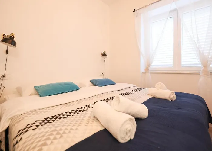 Lopwi Old Town Ground Floor 3*